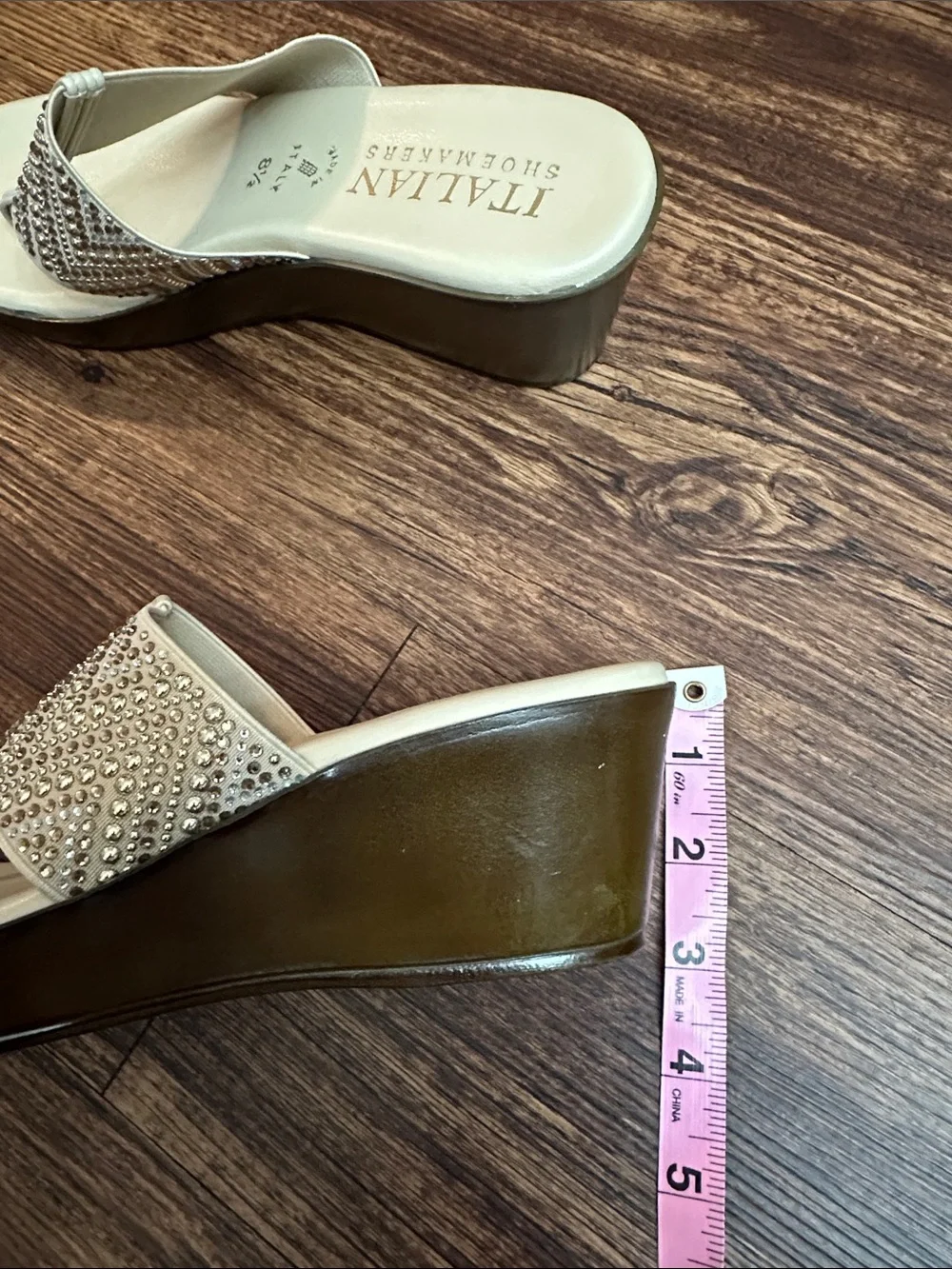 New Italian Shoemakers 8.5 Sandal Cream Wedge Thong Elastic Strap